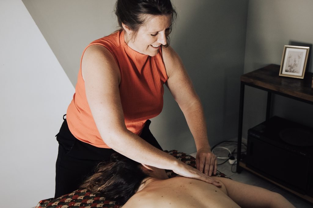 Massage suédois des épaules, intro au deep. Massage personnalisé